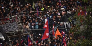 पोखराबाट फर्किंएका पूर्वराजा ज्ञानेन्द्रलाई काठमाडौंमा स्वागत (फोटो फिचर)